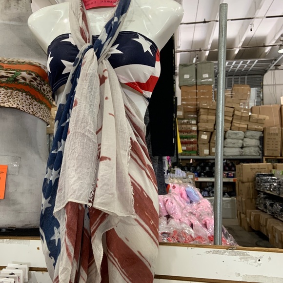 [FINAL PRICE] 🍃 red white blue Patriotic tube top - Picture 4 of 11